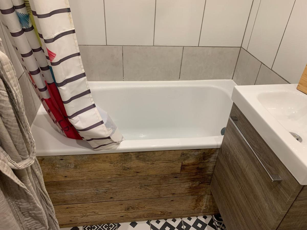 Chambre Avec Salle De Bain Et Cuisine Privee Centre Ville Historique Avec Climatisation Et Patio Bordeaux Ngoại thất bức ảnh